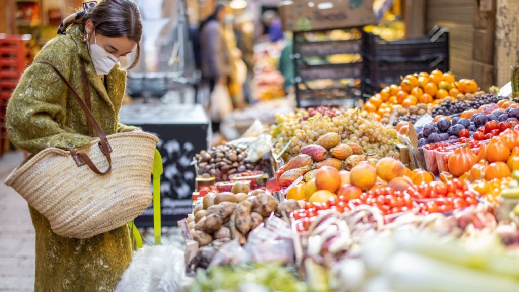 china lady buying food s