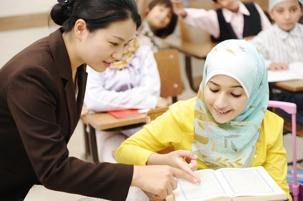 china teacher teaching muslim student