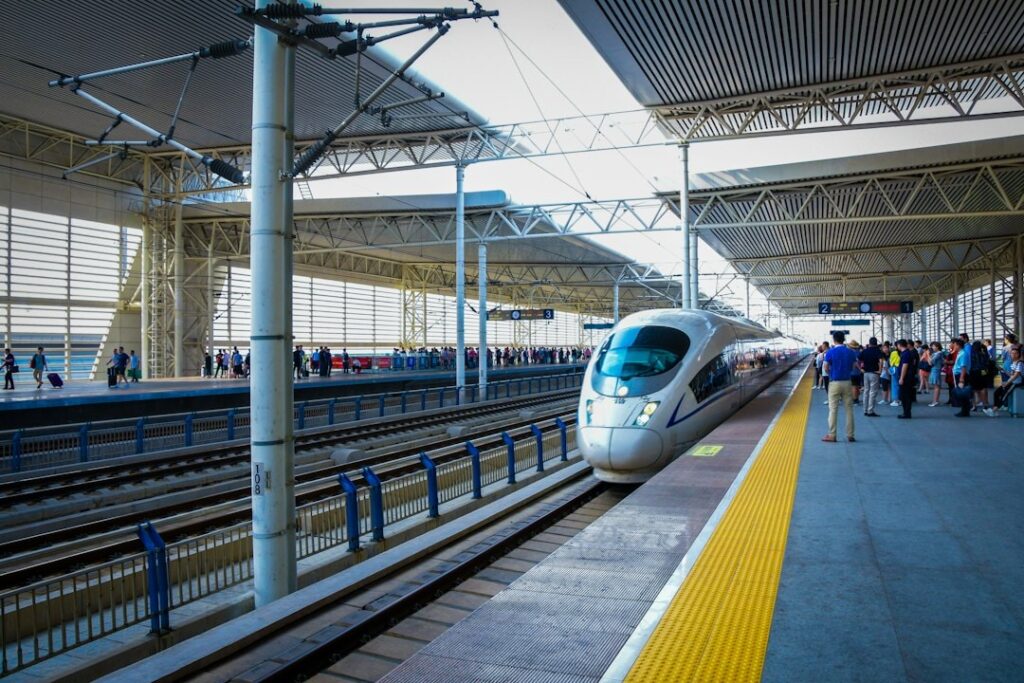 high-speed rail platform with no passengers China photo