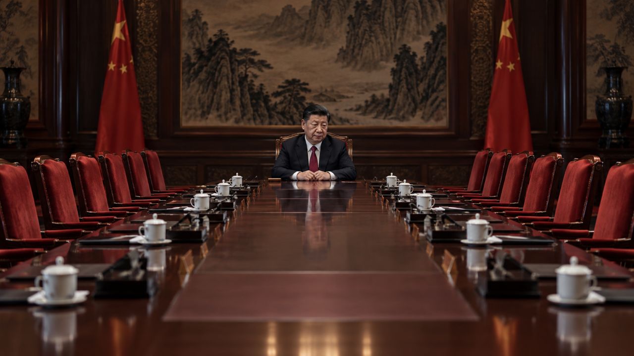 xi jinping among empty red chairs